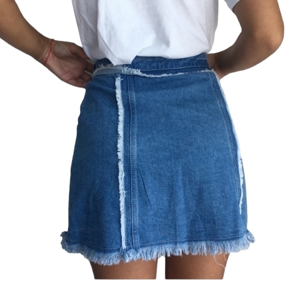 Romeo and Juliet Couture med frayed wrapped denim skirt raw edges - Picture 7 of 11
